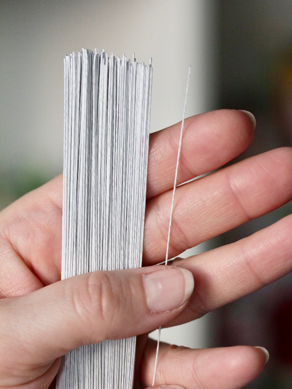 Проволока длинная японская формат U в зеленой упаковке № 35 Белая, длина 72 см согнута пополам, 100 штук.