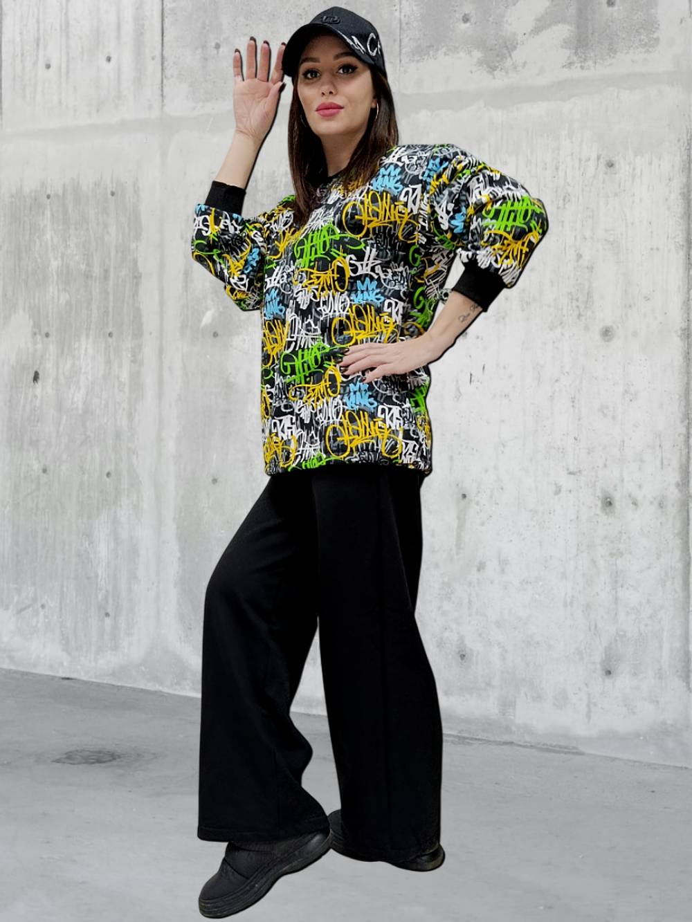 20833 Костюм женский (брюки палаццо и свитшот) футер 2-х нитка начес граффити/черный (52)