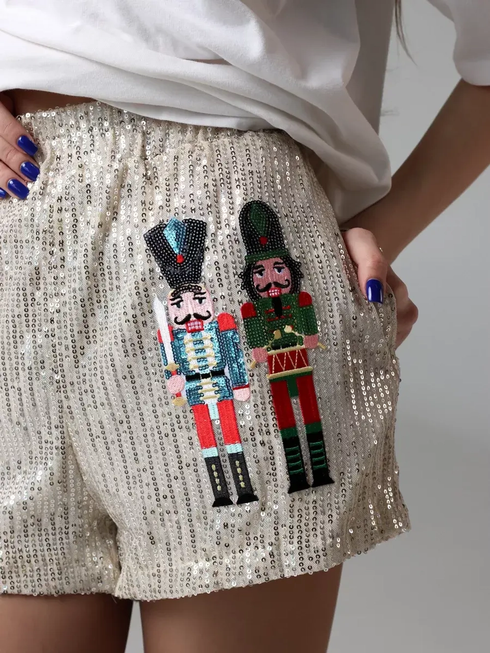 Шорты с  пайетками летние