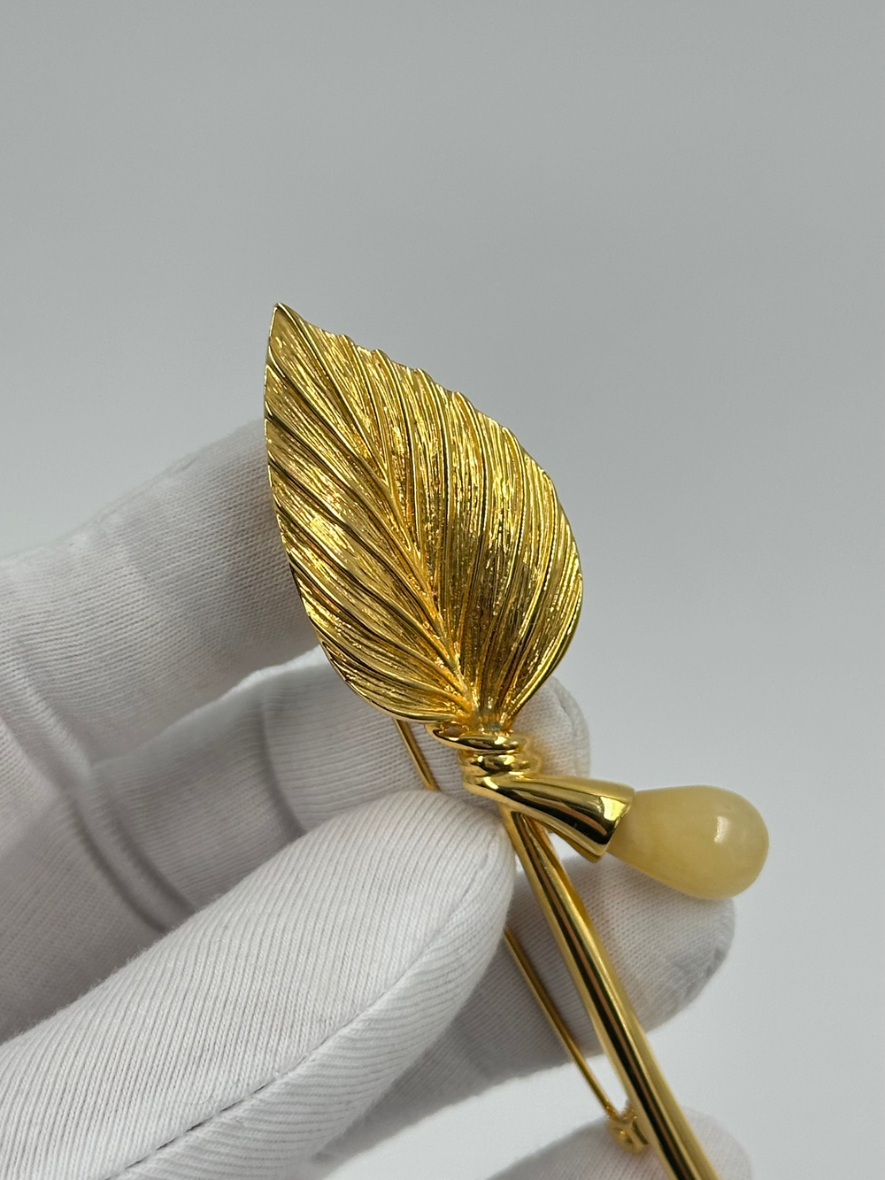 Брошь Jean Louis Scherrer