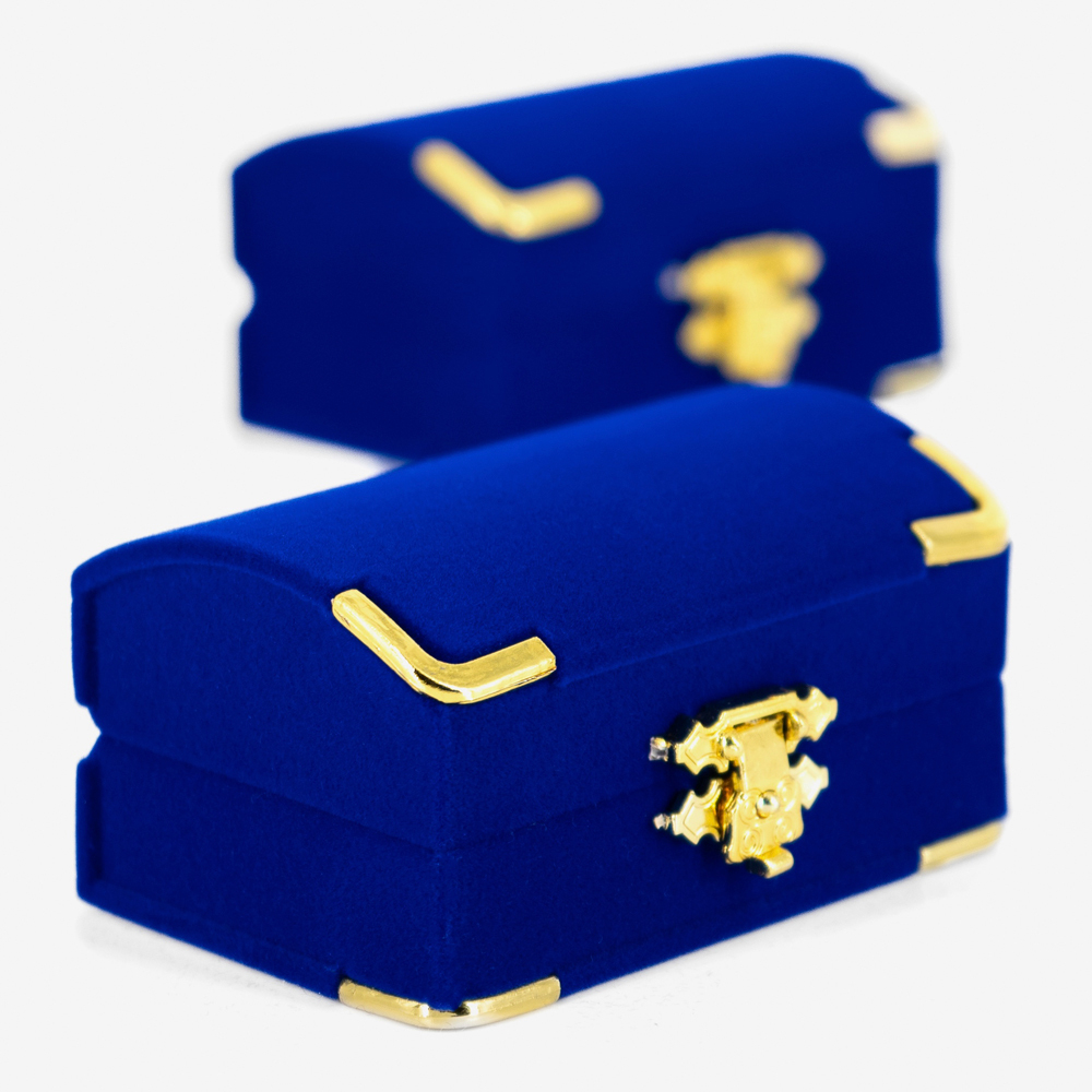 Бархатистый футляр‑сундучок для одного кольца