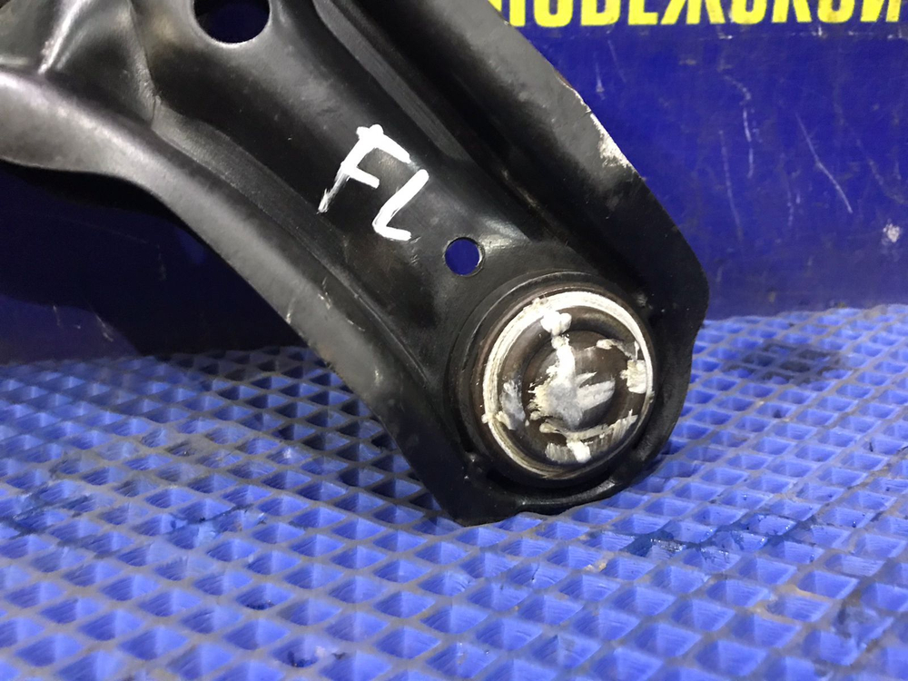 Рычаг передний левый NISSAN PRIMERA 1998