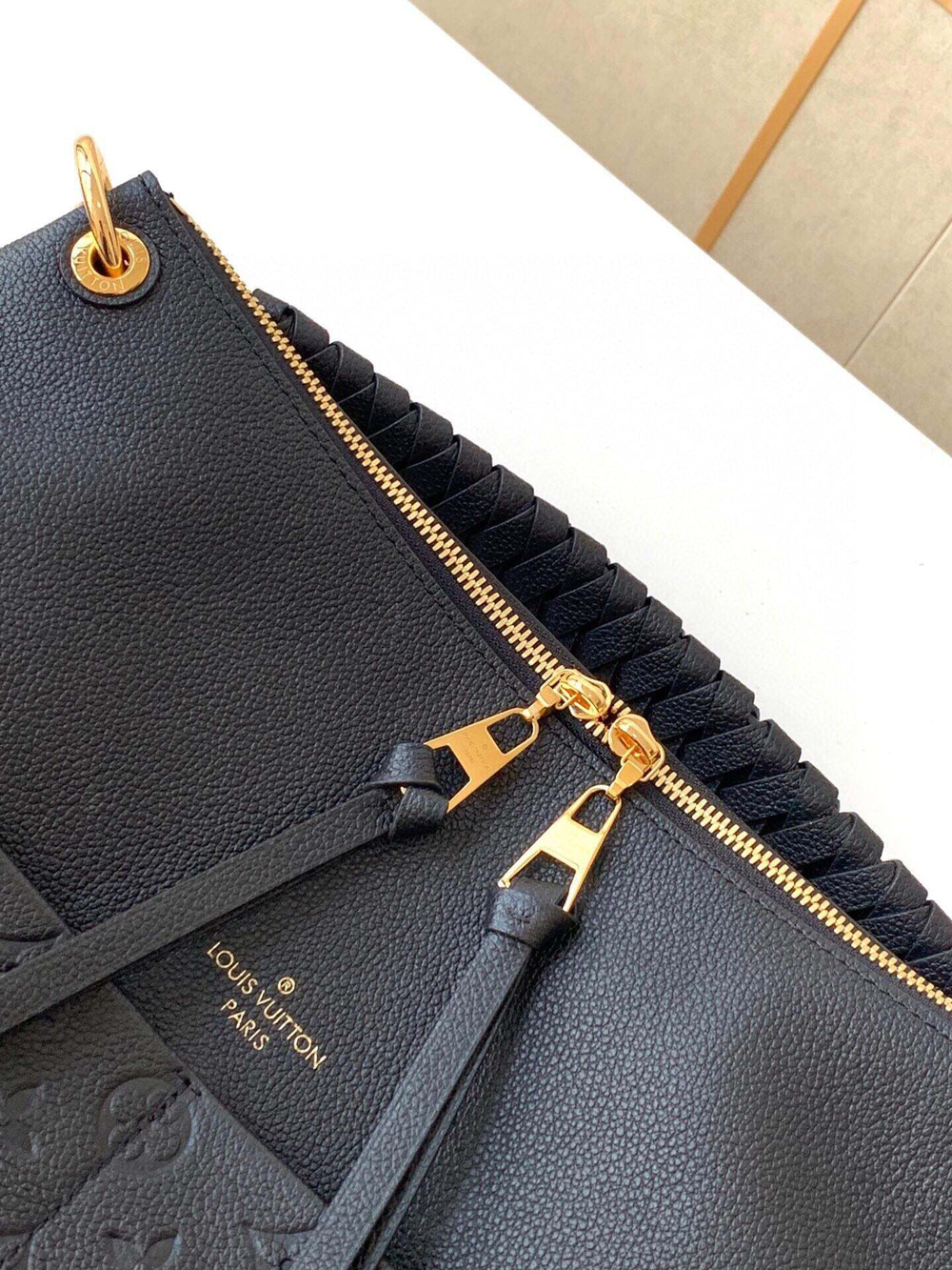 Louis Vuitton Maida Hobo