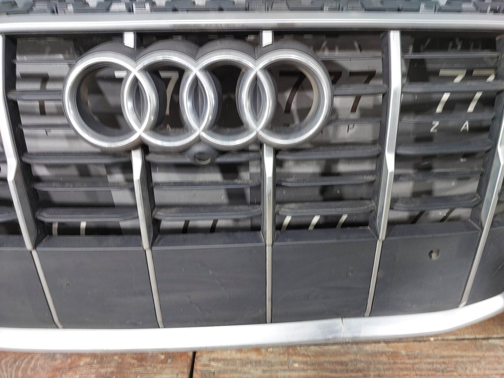 Решетка радиатора Audi Q7 (4M) 19-нв Б/У Оригинал 4M0853651AGMX3