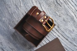 Ремень из гладкой итальянской кожи, цвет «шоколад», латунная пряжка