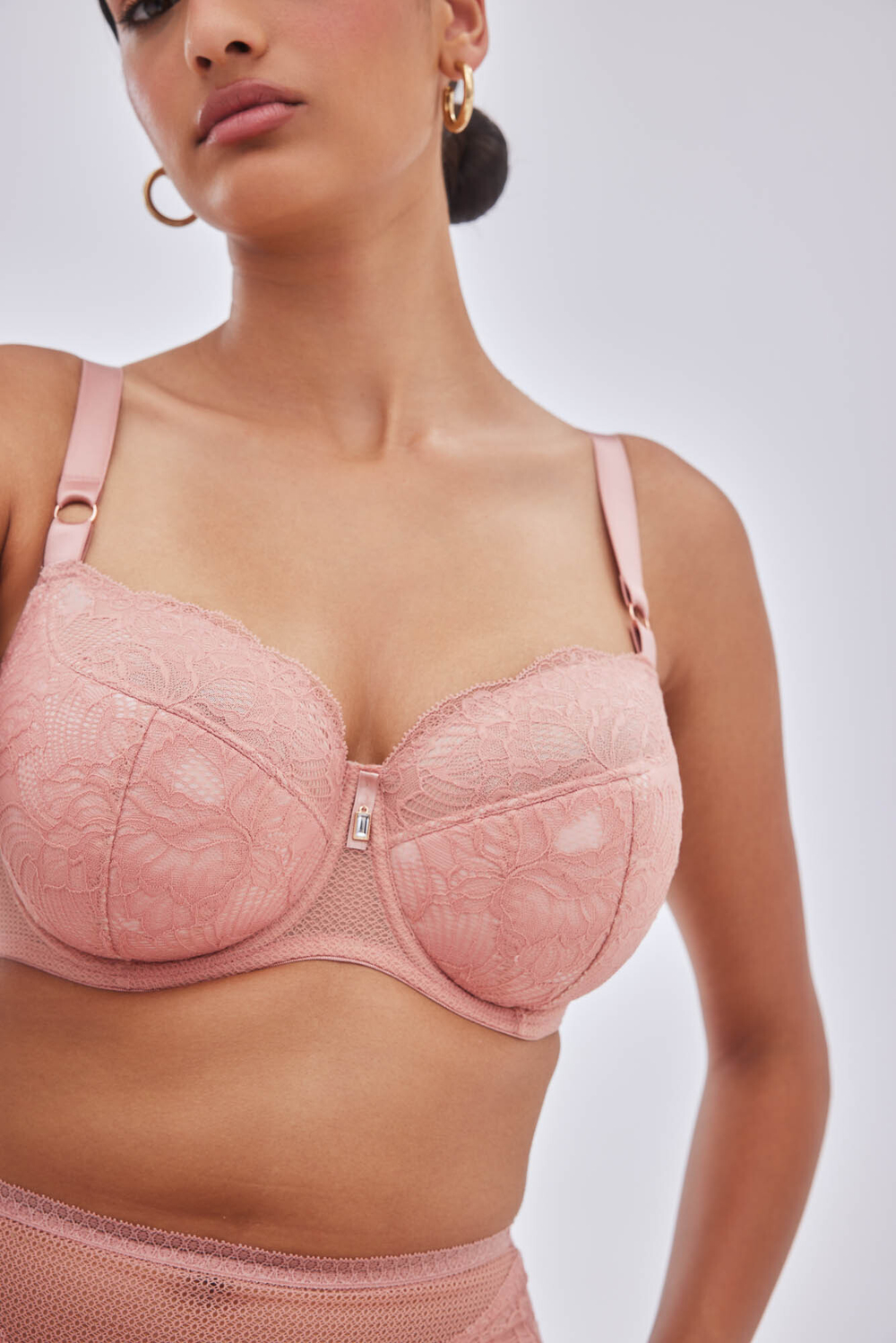 Бюстгальтер Nude Rose с чашками на тонком поролоне (Размер: 85F) (Цвет: пудровый)