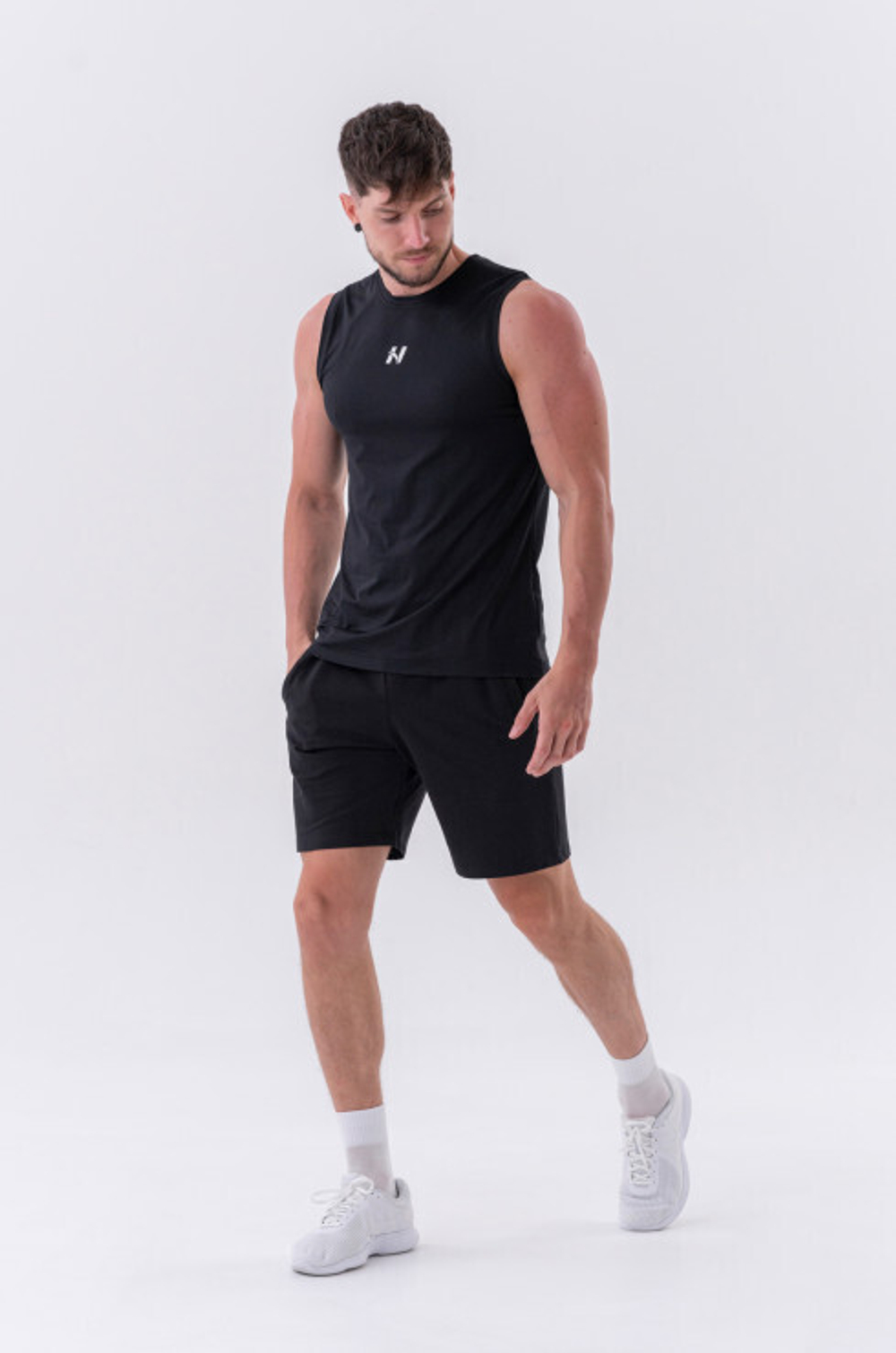 Шорты 	Relaxed-fit Shorts with Side Pockets 319 Черные