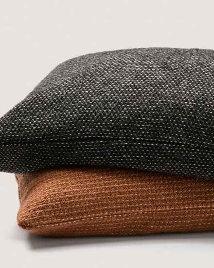 Чехол для подушки Elira из шерсти и хлопка черного цвета 40 x 60 см