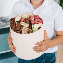 Шоколадный букет в коробке "Вкус Любви" с фигурками мишки ассорти цветов из шоколада, подарок на 8 марта, на День Рождения .