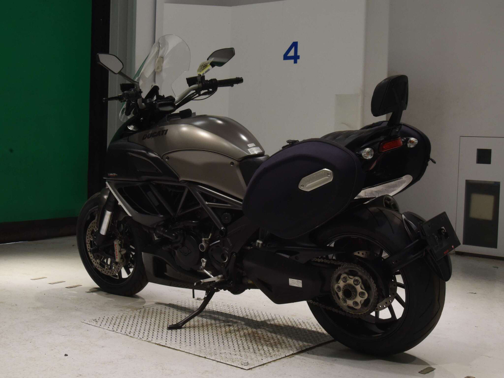 Ducati Diavel Strada