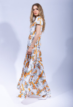 Женское дизайнерское платье белого цвета с оранжевым цветочным узором