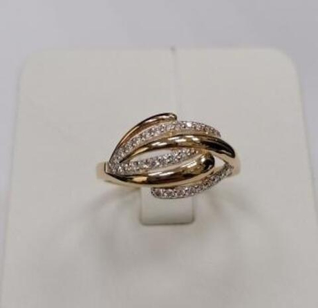 Кольцо из золота с фианитами