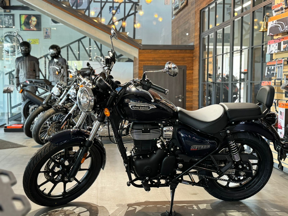 Royal Enfield Meteor 350 Stellar Blue