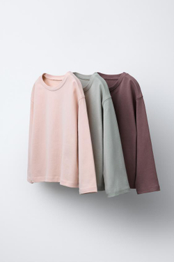 ZARA НАБОР ИЗ ТРЕХ ОДНОТОННЫХ ФУТБОЛОК, ЦВЕТ МОРСКОЙ ВОЛНЫ