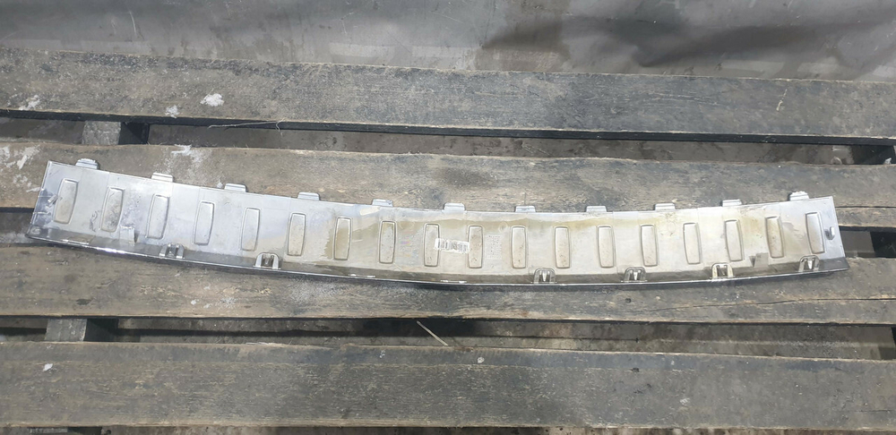 Накладка заднего бампера Mercedes GL (X166) 12-16 Б/У Оригинал A1668840190