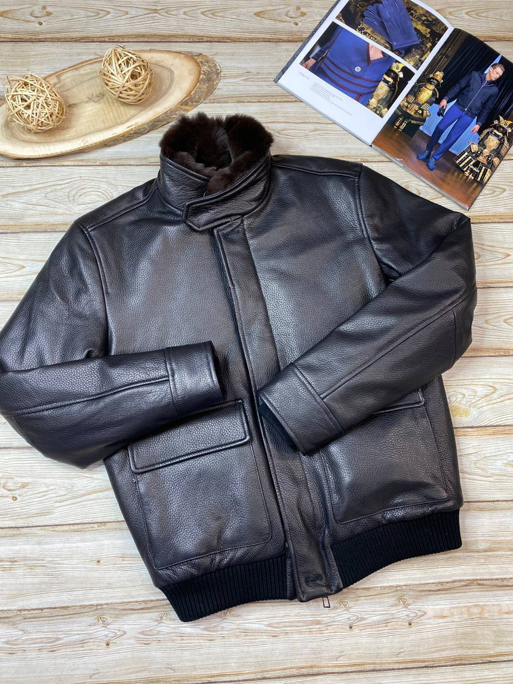 Кожаный бомбер Loro Piana с меховой подкладкой