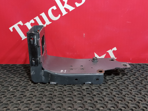 Кронштейн подножки правый