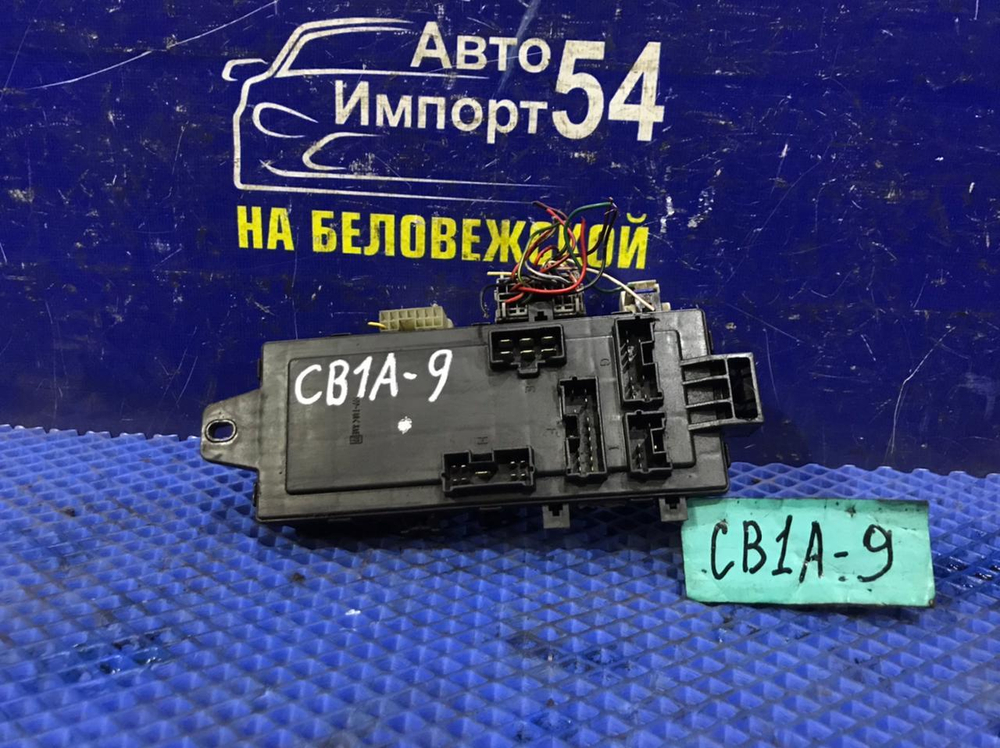 Блок предохранителей салонный MITSUBISHI LANCER 1994