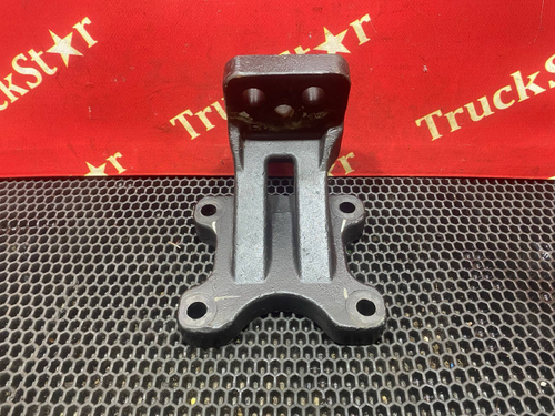 Кронштейн двигателя передний правый 2023г