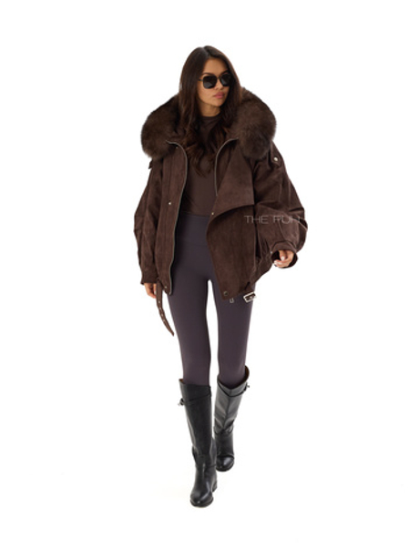 Шоколадный пуховик из эко-замши с капюшоном и планкой