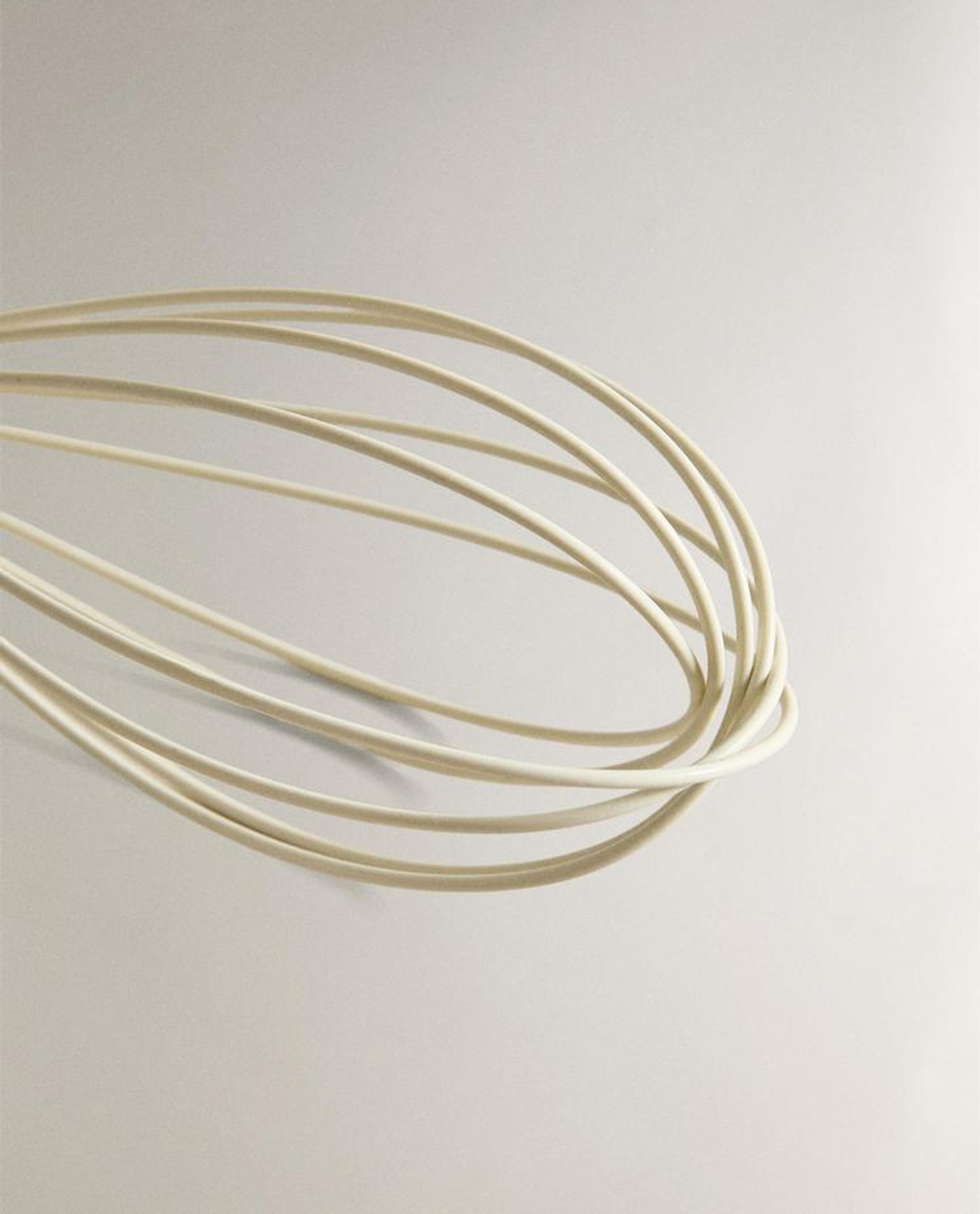 ZARA HOME КУХОННЫЙ ВЕНЧИК ИЗ СИЛИКОНА, КРЕМОВЫЙ