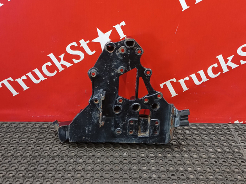 Кронштейн буксировочный правый