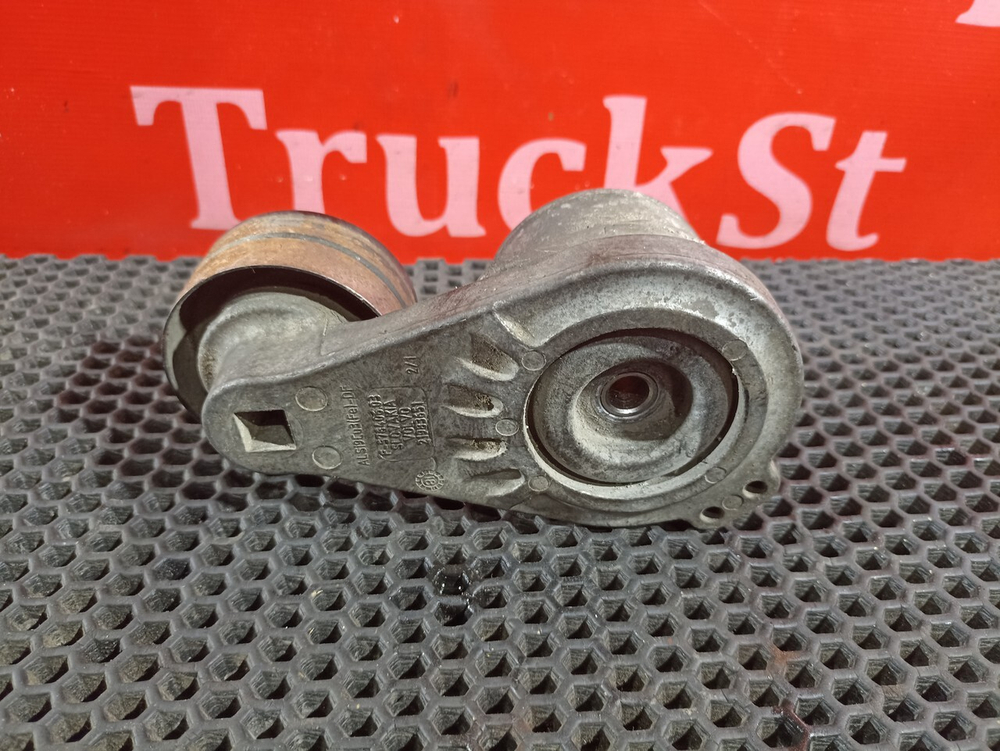 Ролик натяжитель приводного ремня