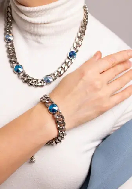 Колье плоская цепь с голубыми кристаллами Swarovski, оттенок серебро