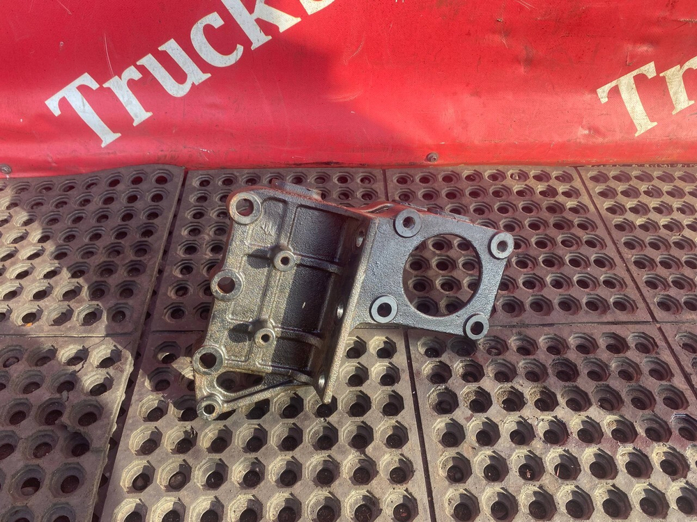 Кронштейн бампера правый 2024г.