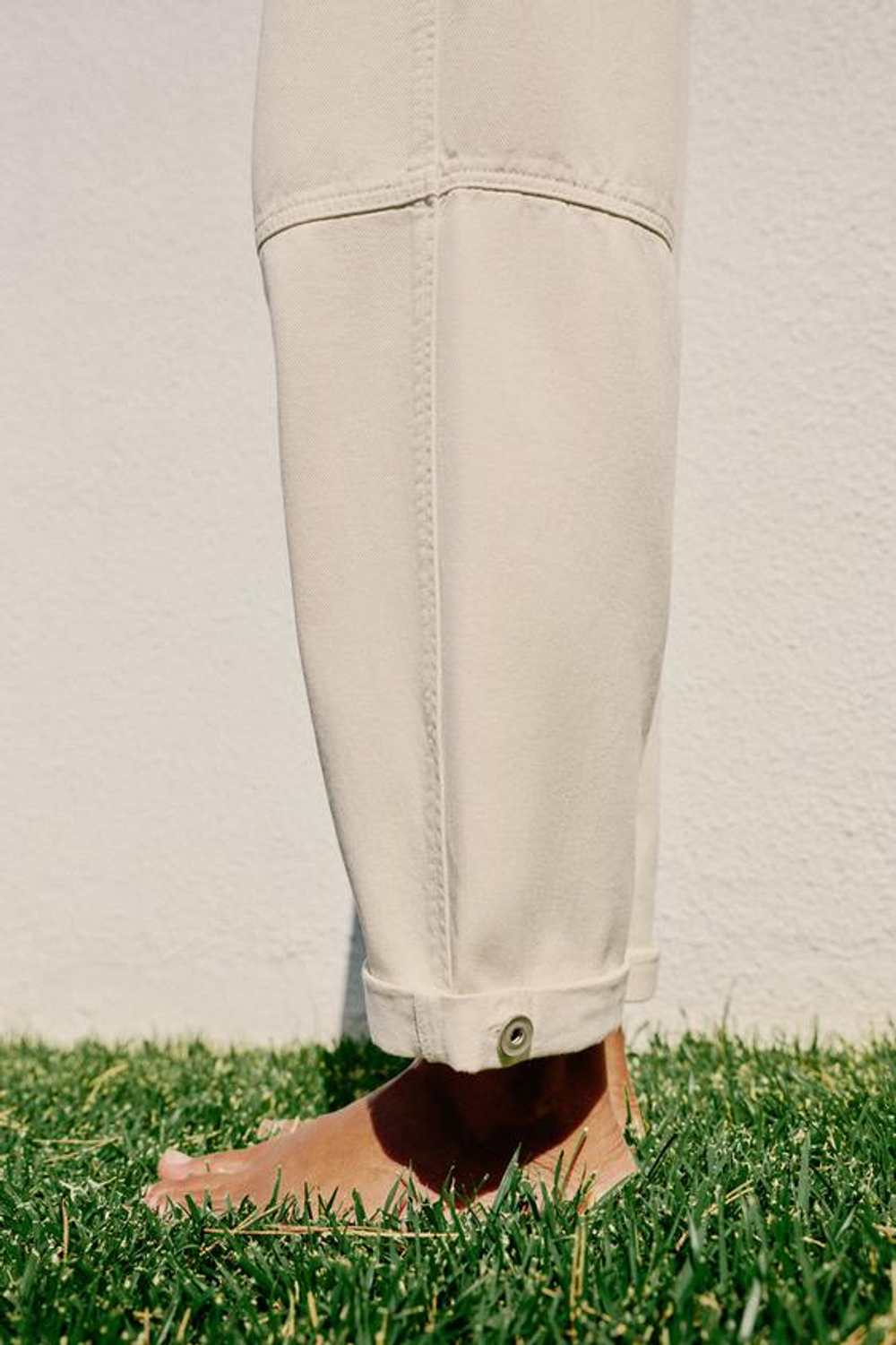 ZARA ДЖИНСЫ Z1975 CHINO СВОБОДНОГО КРОЯ, ЖЕЛТОВАТО-БЕЛЫЙ