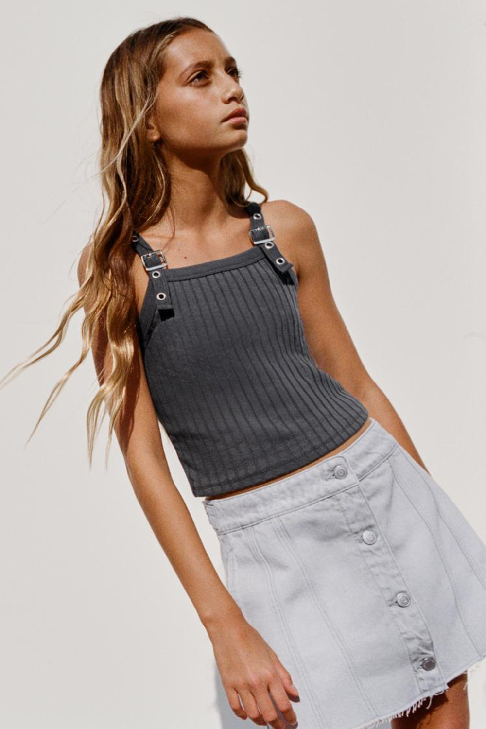 ZARA ТОП В РУБЧИК С БРЕТЕЛЯМИ И ПРЯЖКАМИ, АНТРАЦИТОВО-СЕРЫЙ