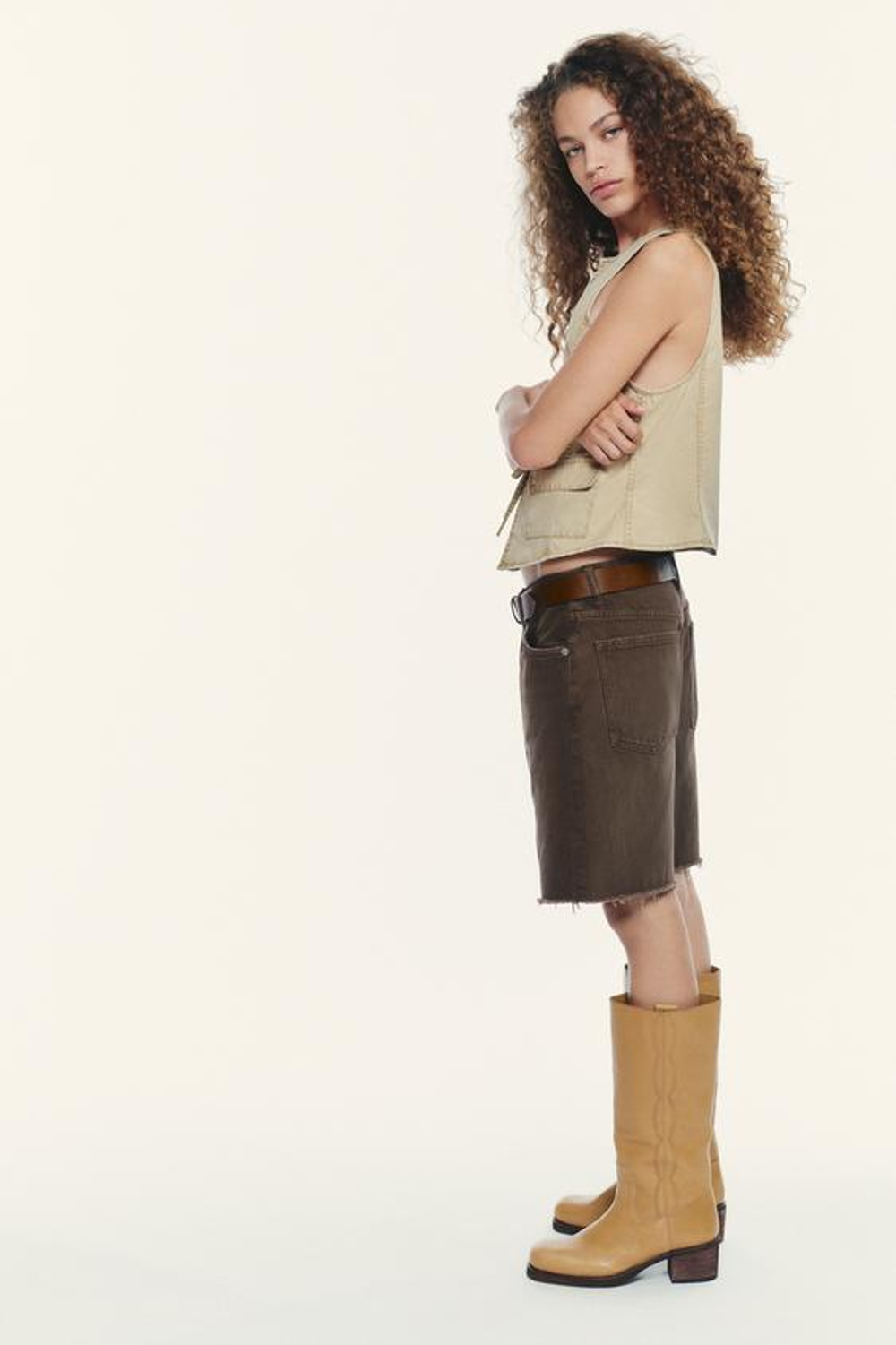 ZARА ДЖИНСОВЫЕ БЕРМУДЫ TRF СО СРЕДНЕЙ ПОСАДКОЙ И ДЫРАМИ, КОРИЧНЕВЫЙ