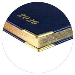 Еженедельник датированный 2026 ESCALADA, 170х88 мм, 64 л., арт. 70386/ 40 САРИФ СИНИЙ (кожзам: интегральный переплёт, материал обложки: искусственная кожа "Сариф"; декор: металлические уголки, тиснение фольгой; способ крепления блока: ниткошвейный; в