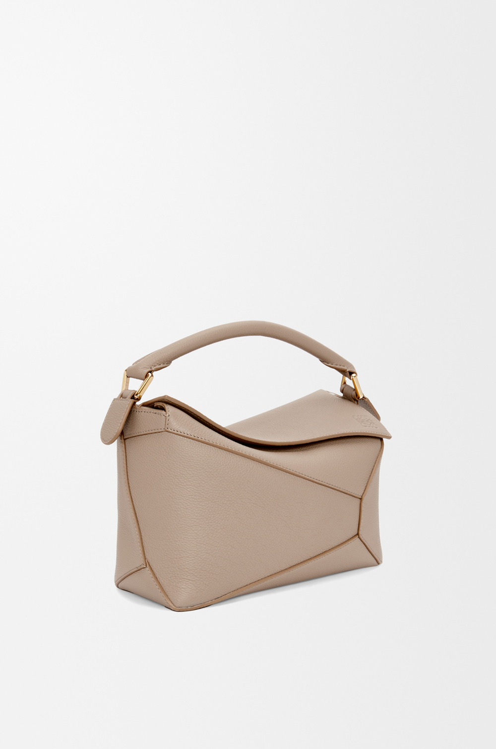 Loewe Маленькая сумка Puzzle Edge из мягкой зернистой телячьей кожи, песочный