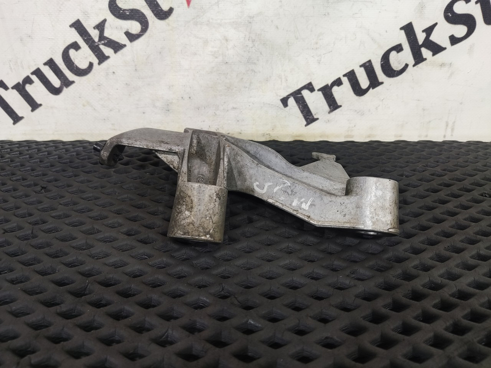 Кронштейн генератора