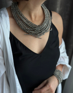 Колье "лапы", венецианское стекло бисерной огранки, цвет марказит