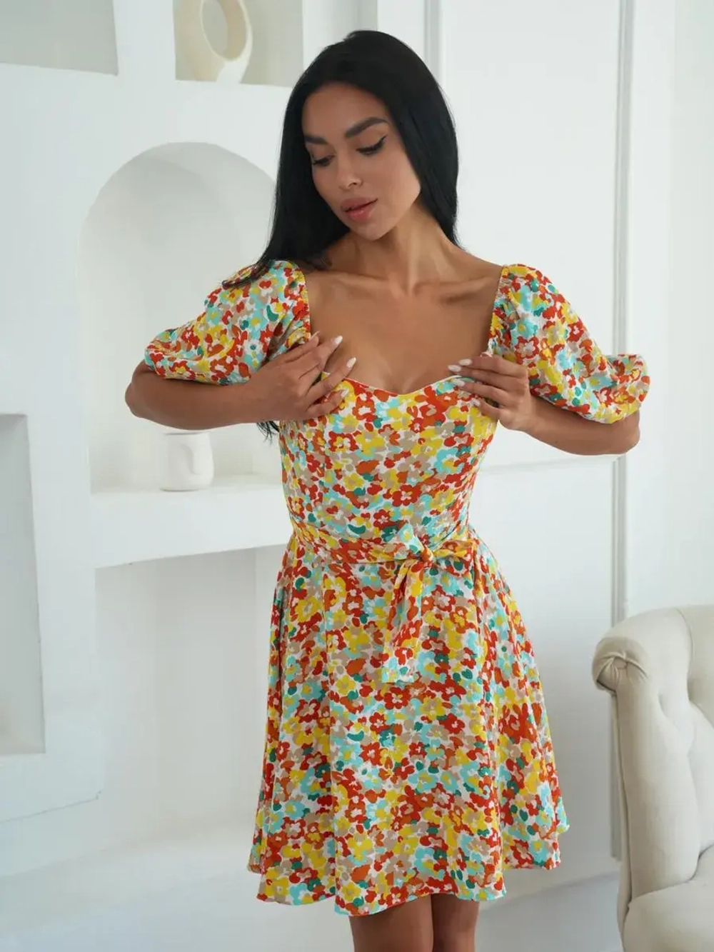 Летнее платье короткое в цветочек