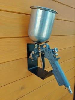 Металлический настенный держатель для краскопульта