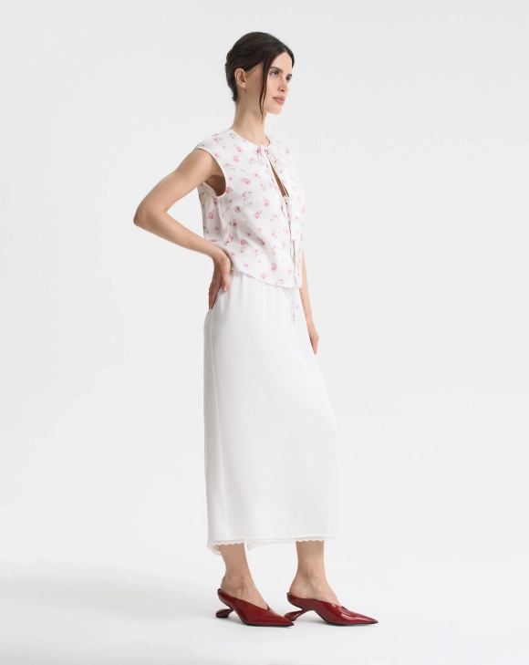 Юбка из купры с кружевной окантовкой