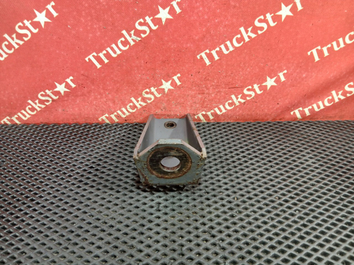 Кронштейн амортизатора переднего