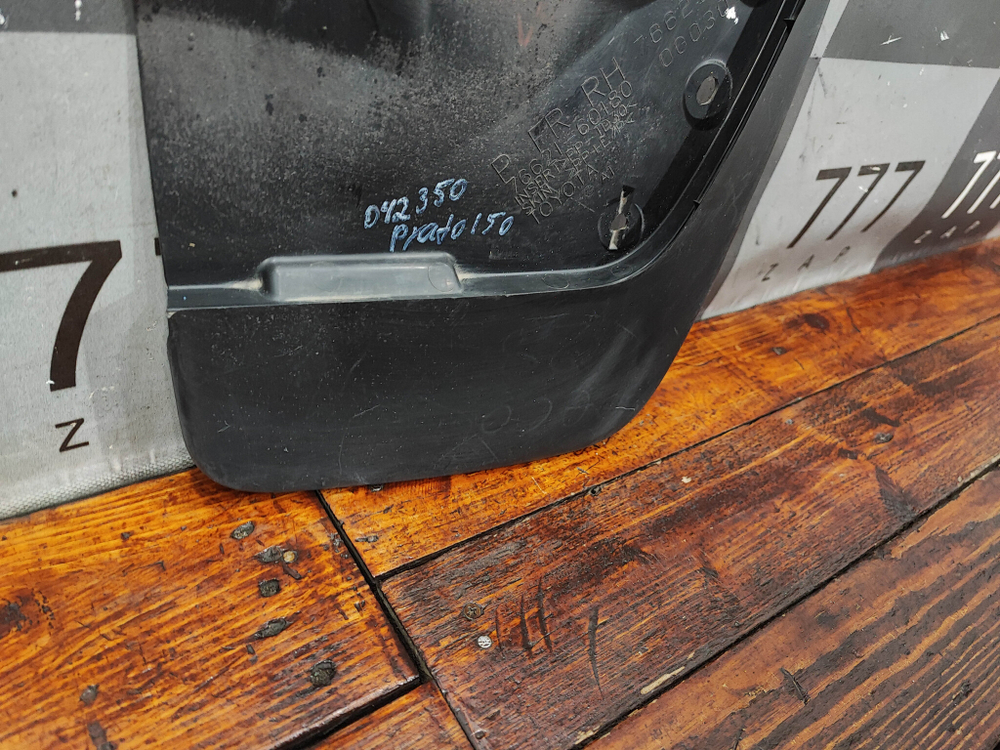 Брызговик передний правый Toyota Land Cruiser Prado 150 09-нв Б/У Оригинал 7662160180