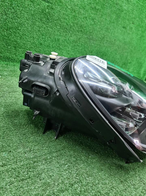 Фара правая Porsche Cayenne 3 (2017-2023) LED