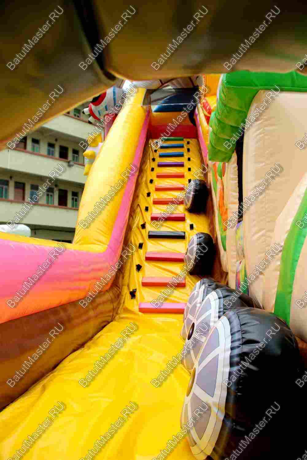 Надувная горка "Вторжение инопланетян"