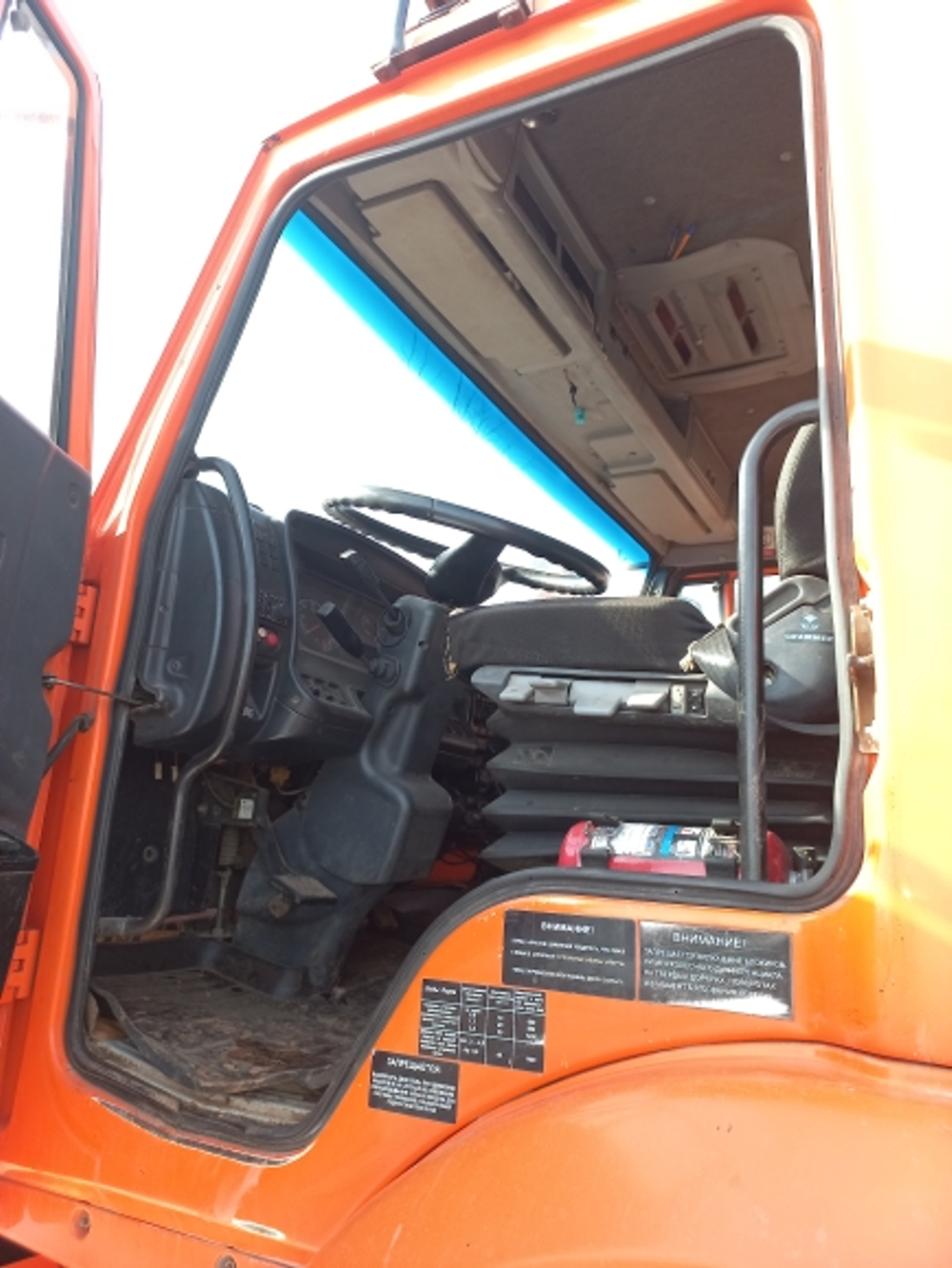 КамАЗ 53504 6x6 Седельный тягач 53504-46 (Дизельный, 11,8 л, 300 л.с., МТ)