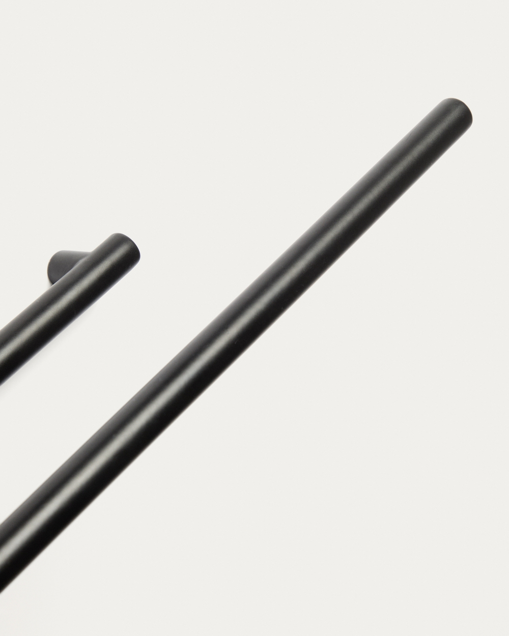 Полотенцесушитель Arely из черного металла