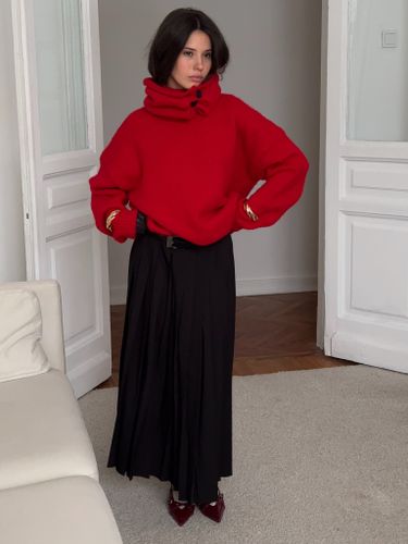 Красный свитер со съемным воротником-манишкой