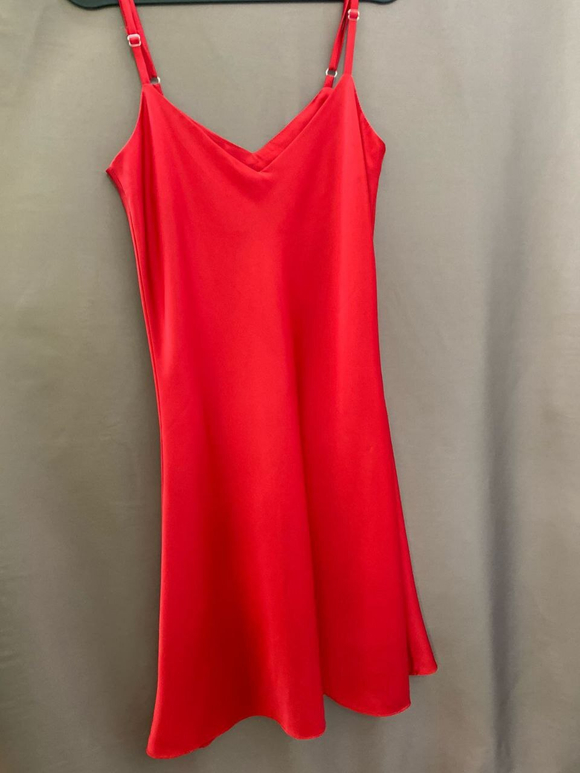 Шелковая комбинация алая в 42 размере