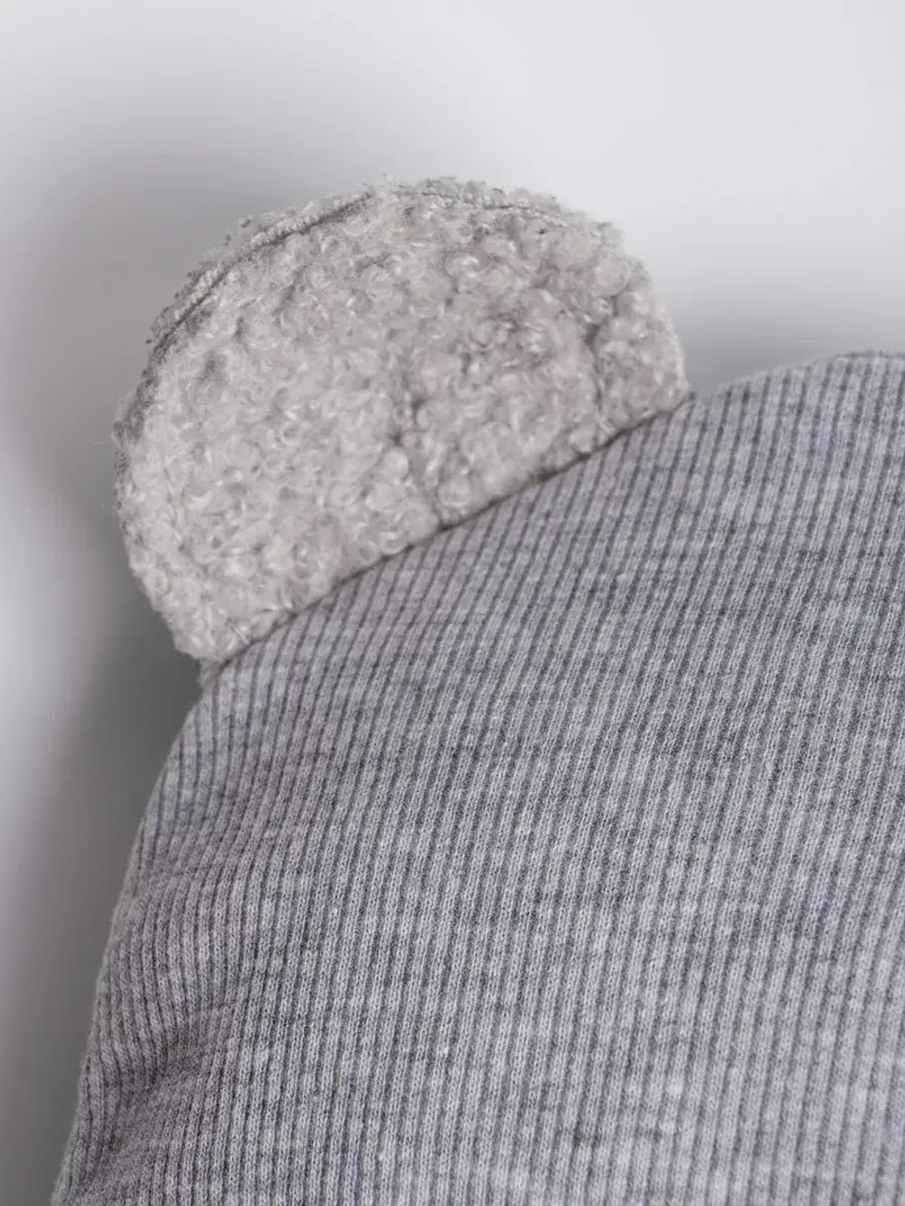 Шапка для мальчика с ушками на осень