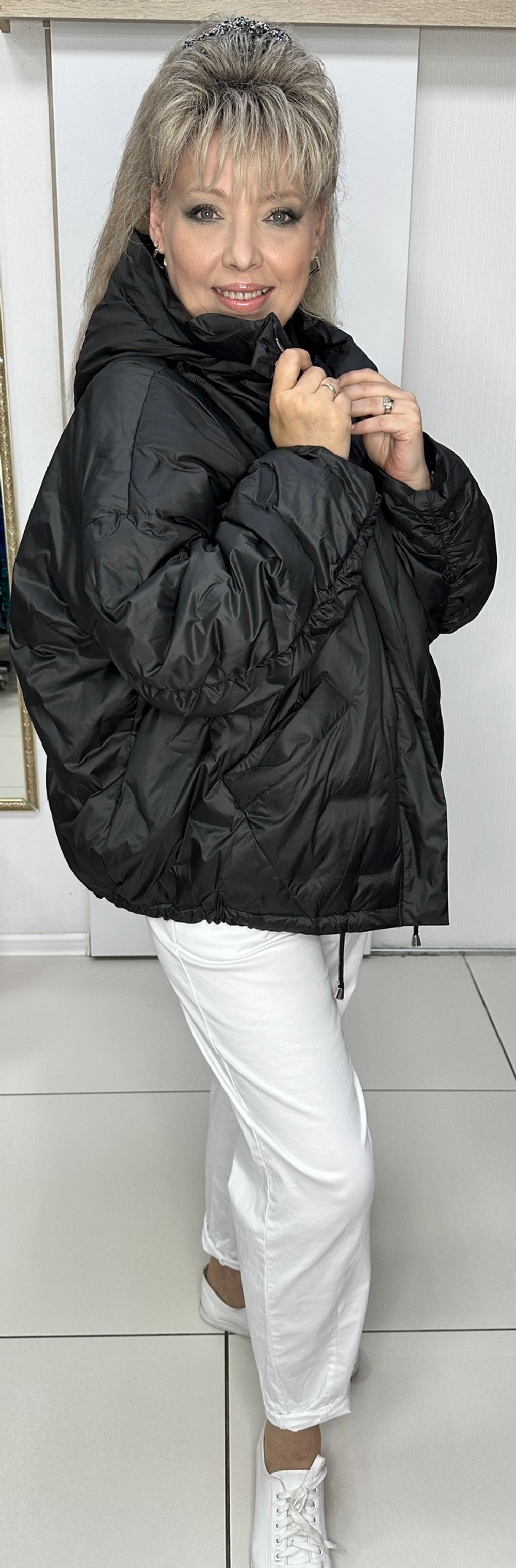 Черная курточка в стиле Овер сайз