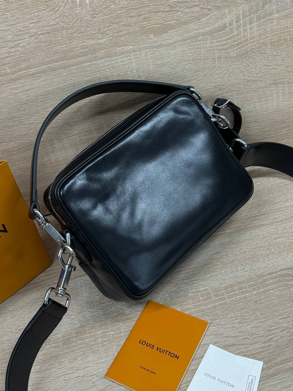 Сумка-мессенджер Louis Vuitton